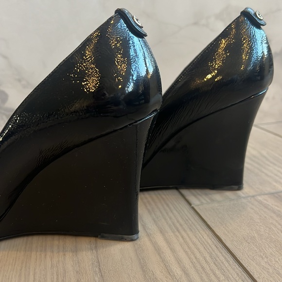 Gucci Black Patent Leather Wedge Round Toe Pumps Size 40 - Picture 7 of 11